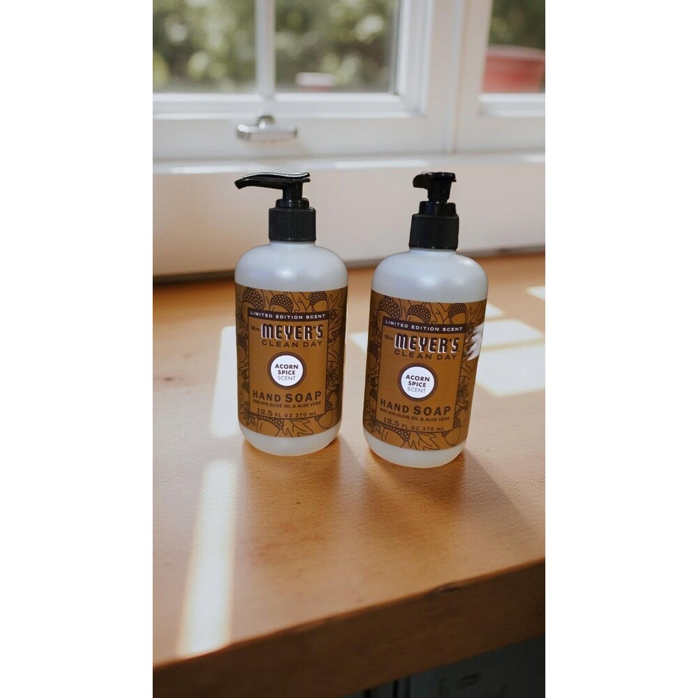 Mrs. Meyer's Acorn Spice hand soap Limited Edition! NEW (2)
